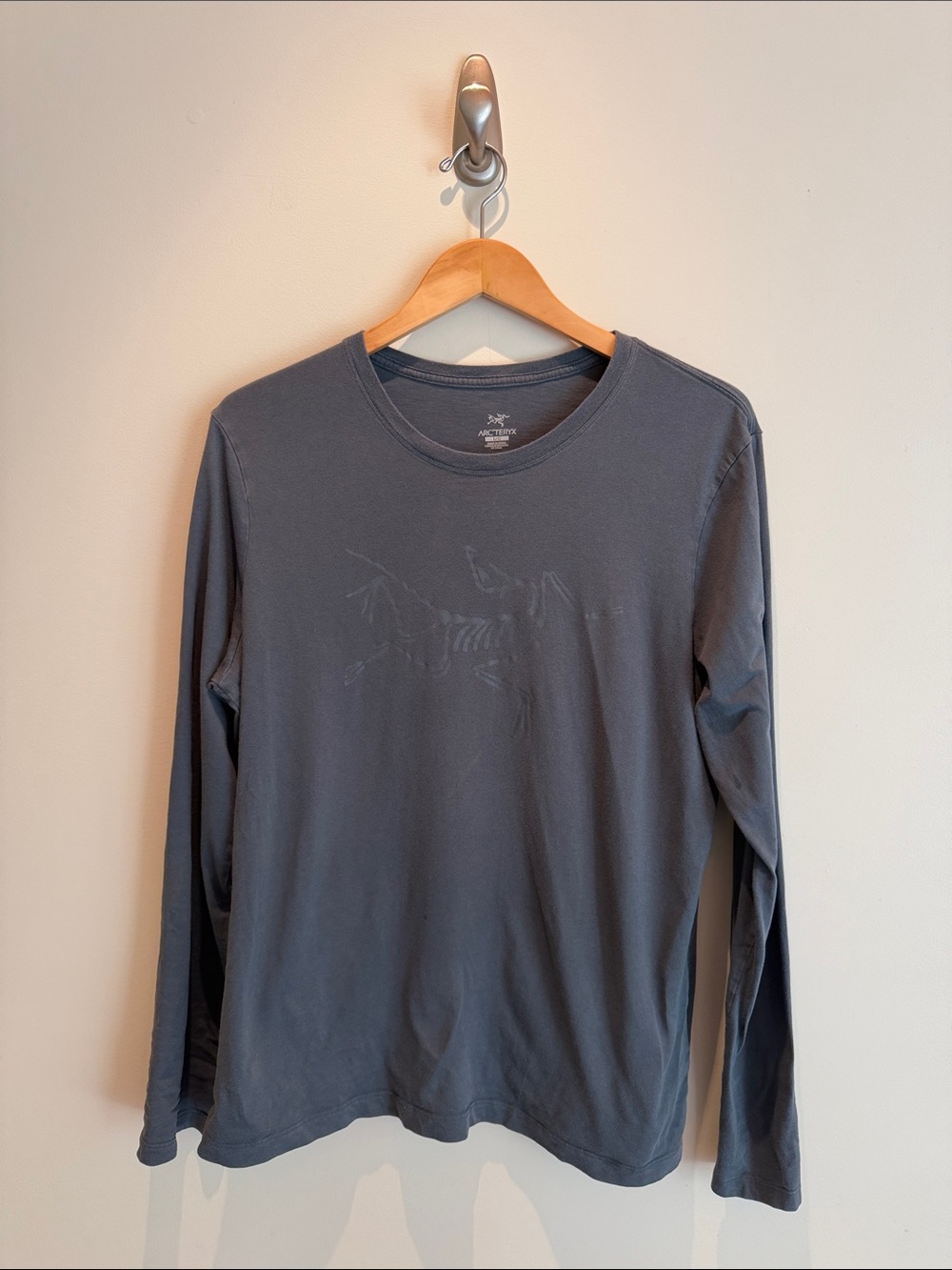 Arc'teryx Men's Long Sleeve Crew Shirt - Charcoal